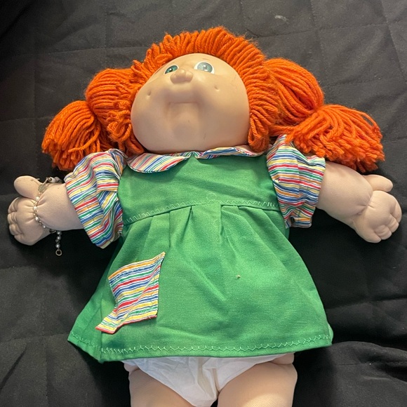Vintage Cabbage Patch Kids Red Yarn Hair Doll – Green Dress – 1982 Coleco - Picture 2 of 4